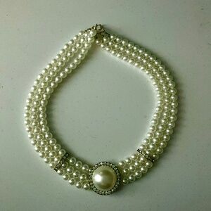 Vintage pearl choker